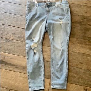 TORRID BOMBSHELL SKINNY JEAN - PREMIUM STRETCH 16S
